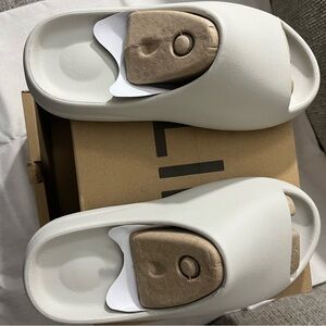 Yeezy Cream Slide Sandals